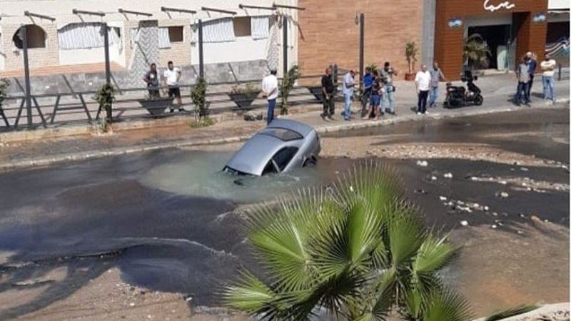 بالفيديو: في لبنان .. "وقود" الحفرة سيارة!