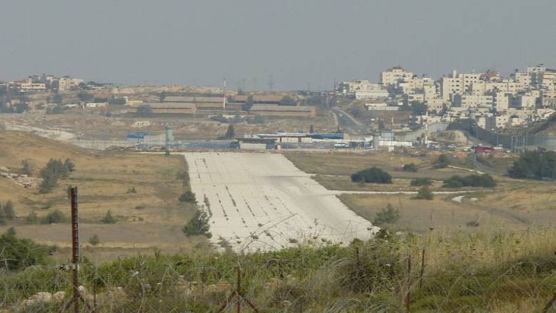 ماذا يُخطّط الاحتلال في أراضي مطار "قلنديا"؟