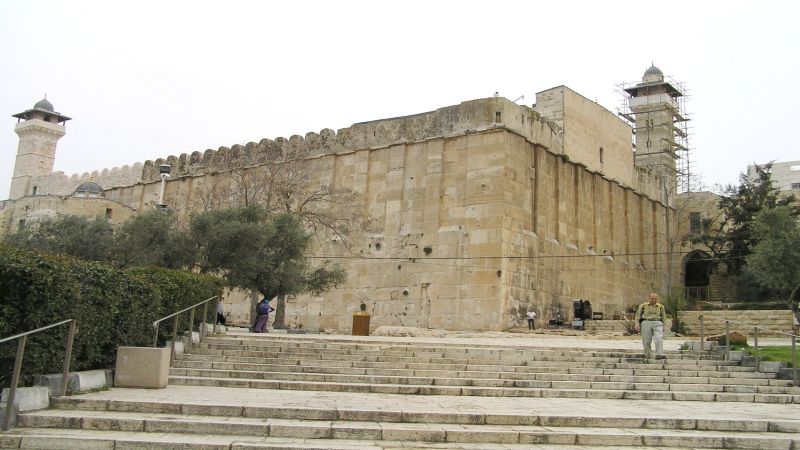 المستوطنون يستفزون الفلسطينيين في المسجد الابراهيمي