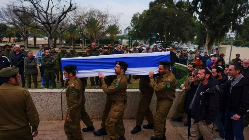 عشرة جنود وضباط في جيش العدو انتحروا بعد السابع من اكتوبر