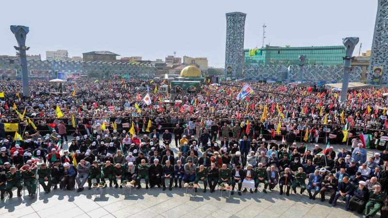 تشييع مهيب للواء نيلفروشان.. وقادة حرس الثورة لـ&quot;العهد&quot;: جبهة الحق هي المنتصرة&nbsp;