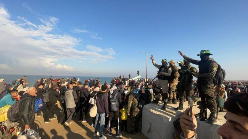 بالصور والفيديو.. النازحون يعودون إلى شمال قطاع غزة