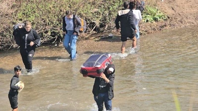 بالأرقام| هربًا من المجازر.. موجات نزوح واسعة من الساحل السوري إلى لبنان